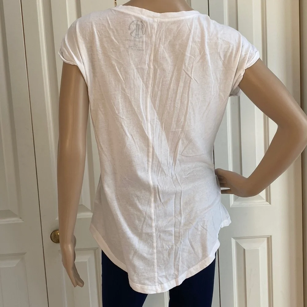 Recycled Karma Womens L Pineapple White Tee. Scoop bottom. So cute. - Picture 6 of 10